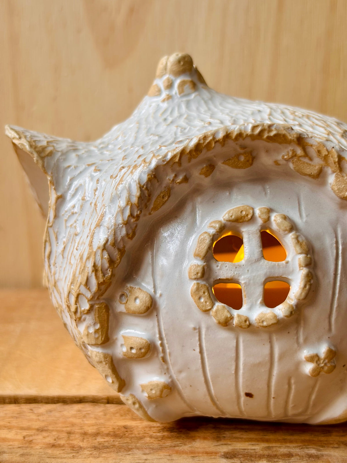 House 1 - white and gold tealight holder