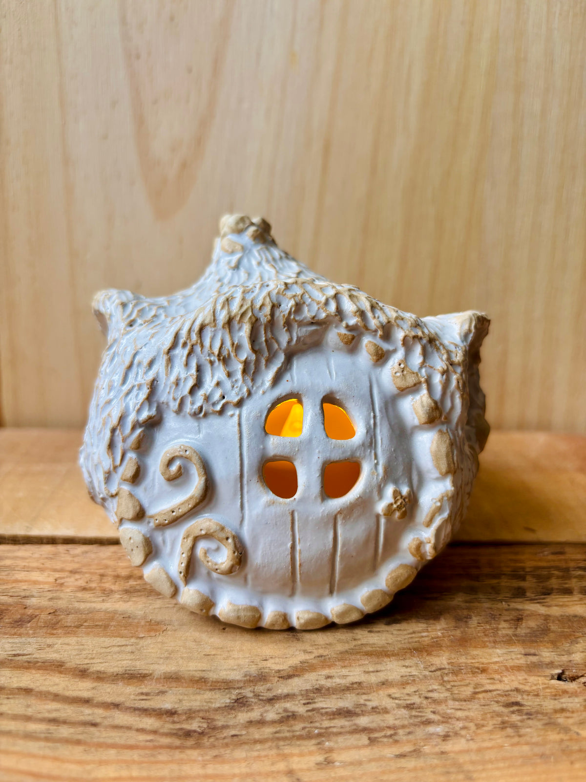 House 1 - white and gold tealight holder