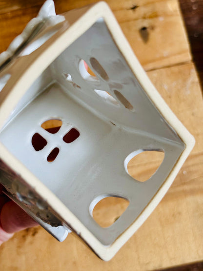 House 1 - white and gold tealight holder