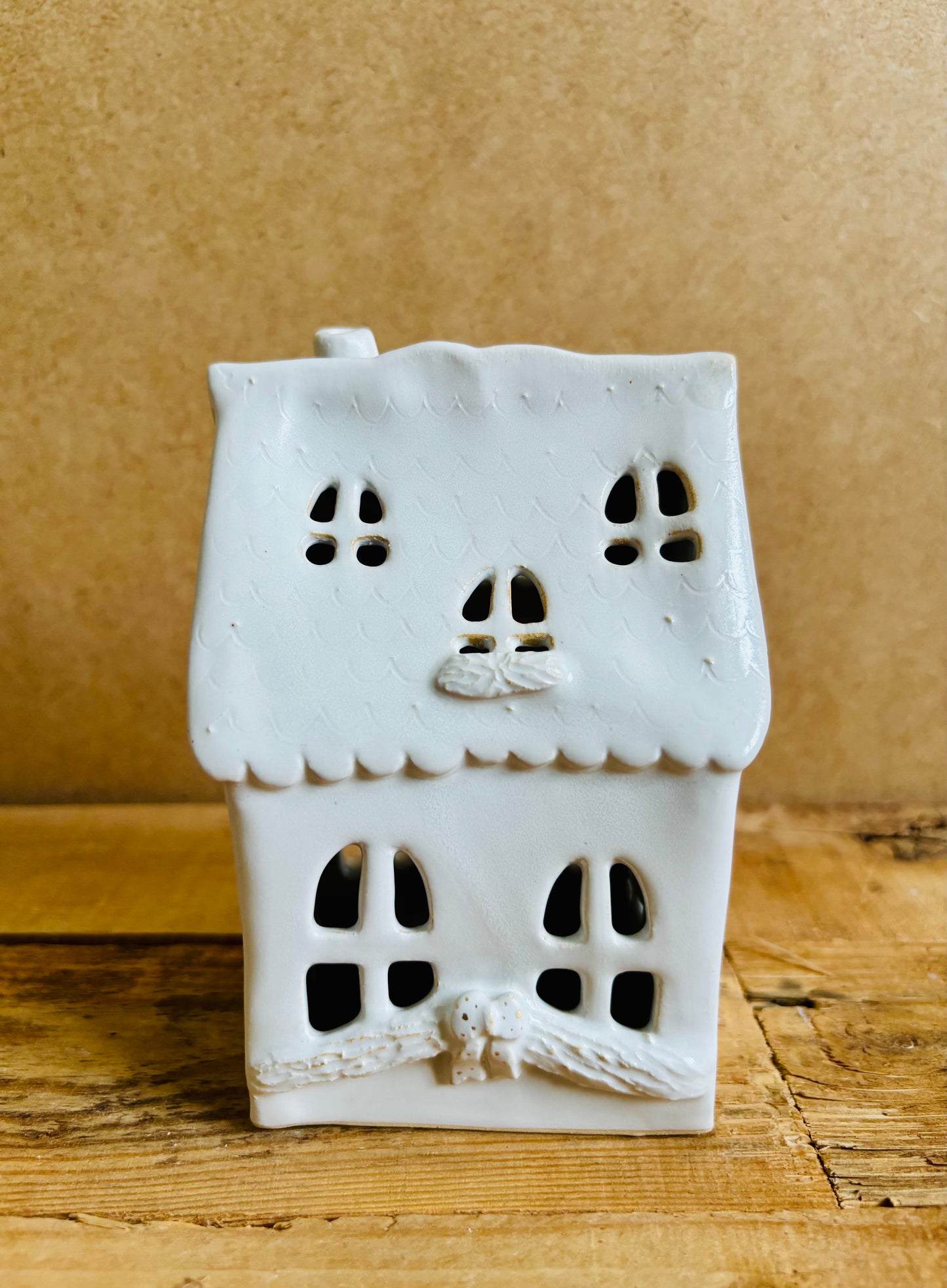 House 1 - white and gold tealight holder