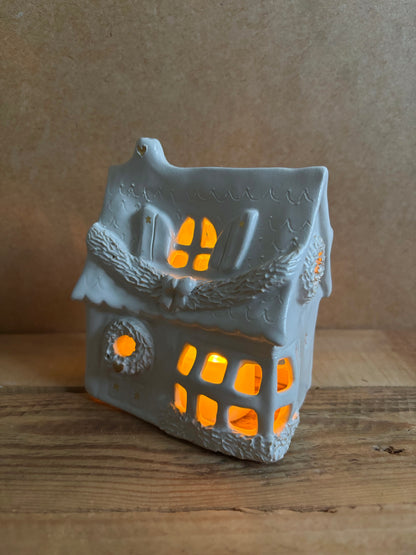 House 1 - white and gold tealight holder