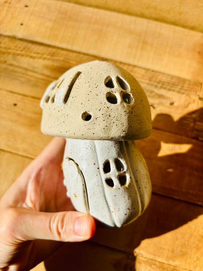 Maison champignon - photophore blanc moucheté et or 5