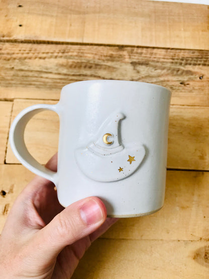 Mug with a witch hat - white and gold - 4