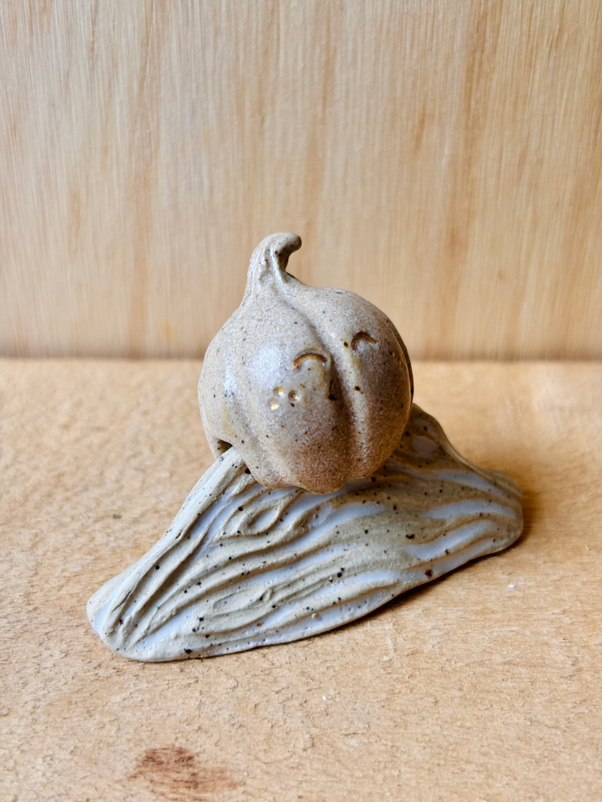 Citrouille miniature beige pyrité et or