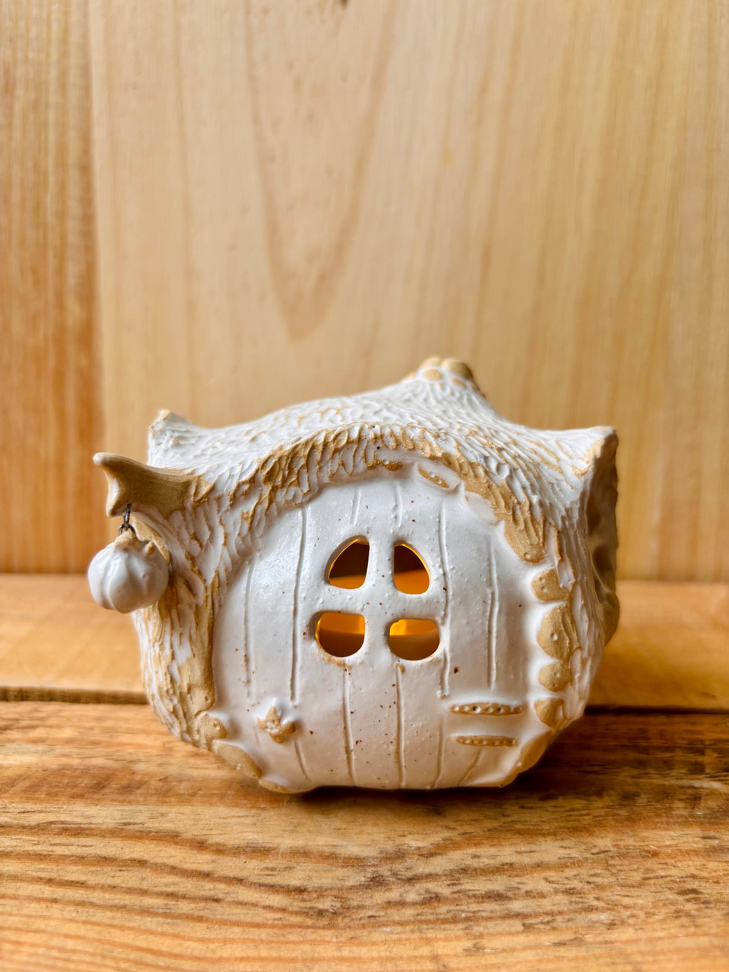 House 1 - white and gold tealight holder