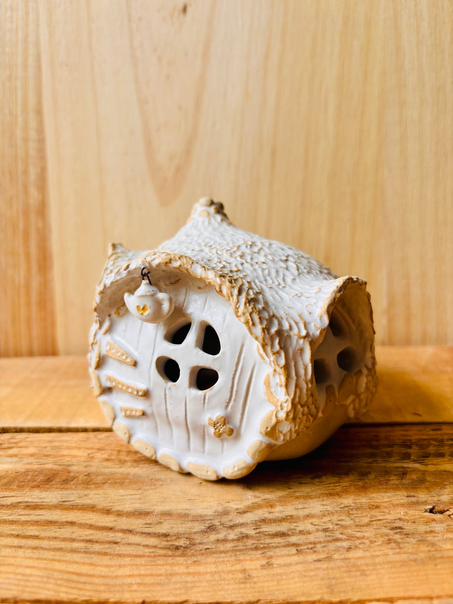 Maison Hobbit - photophore blanc et or 39