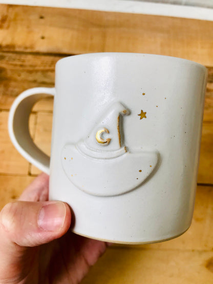 Mug with a witch hat - white and gold - 3