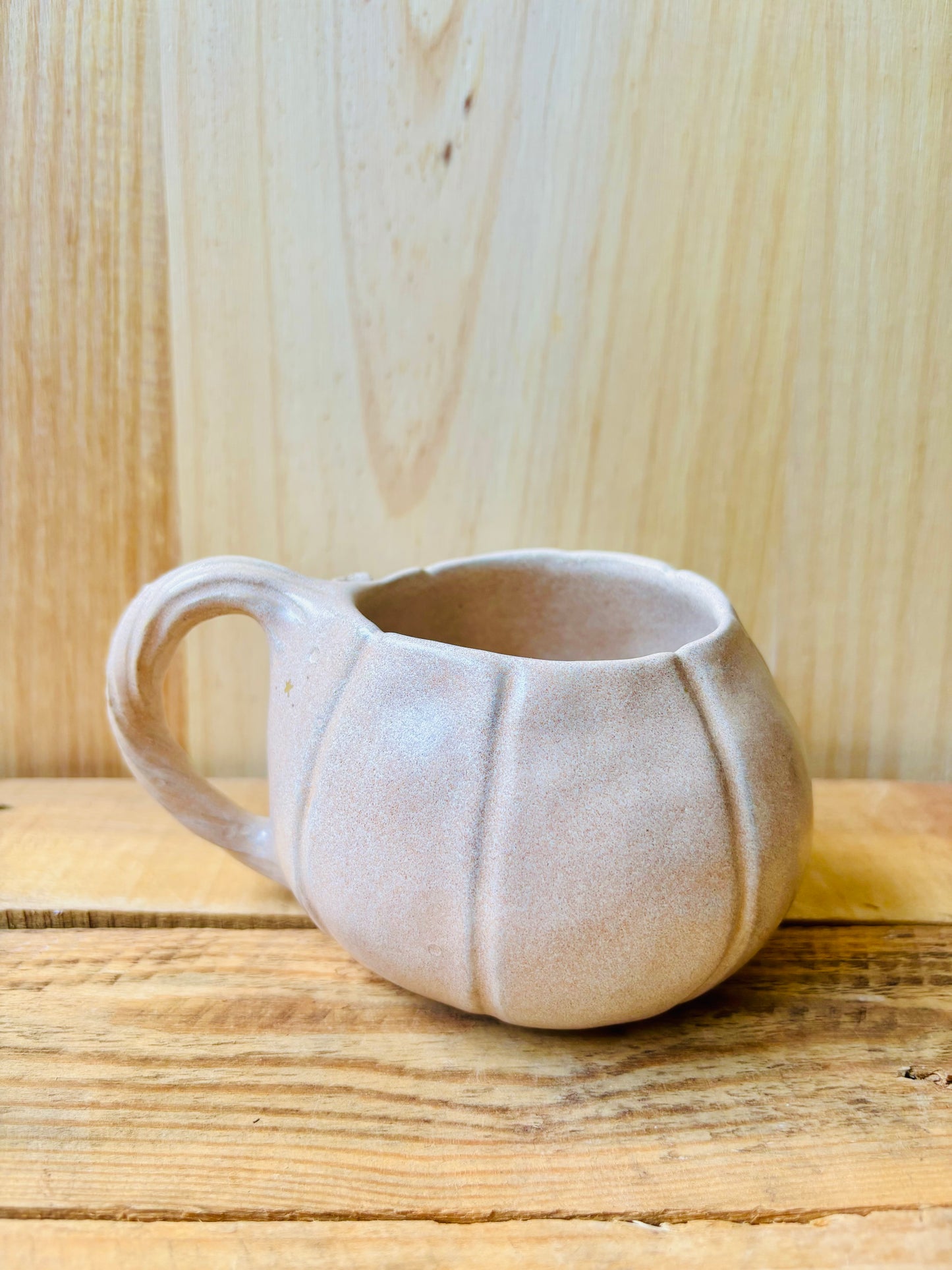 Tasse citrouille beige et or - 1