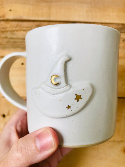 Mug with a witch hat - white and gold - 4