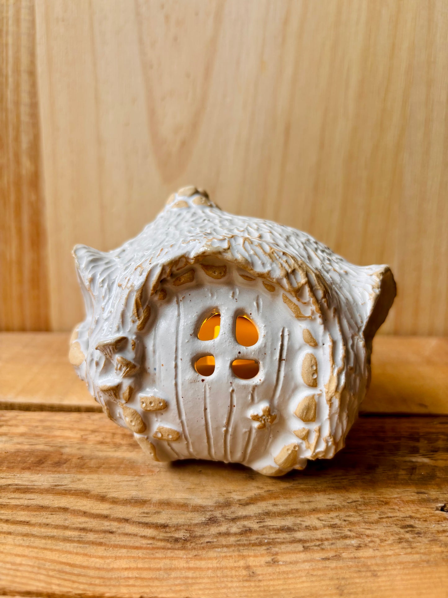 House 1 - white and gold tealight holder