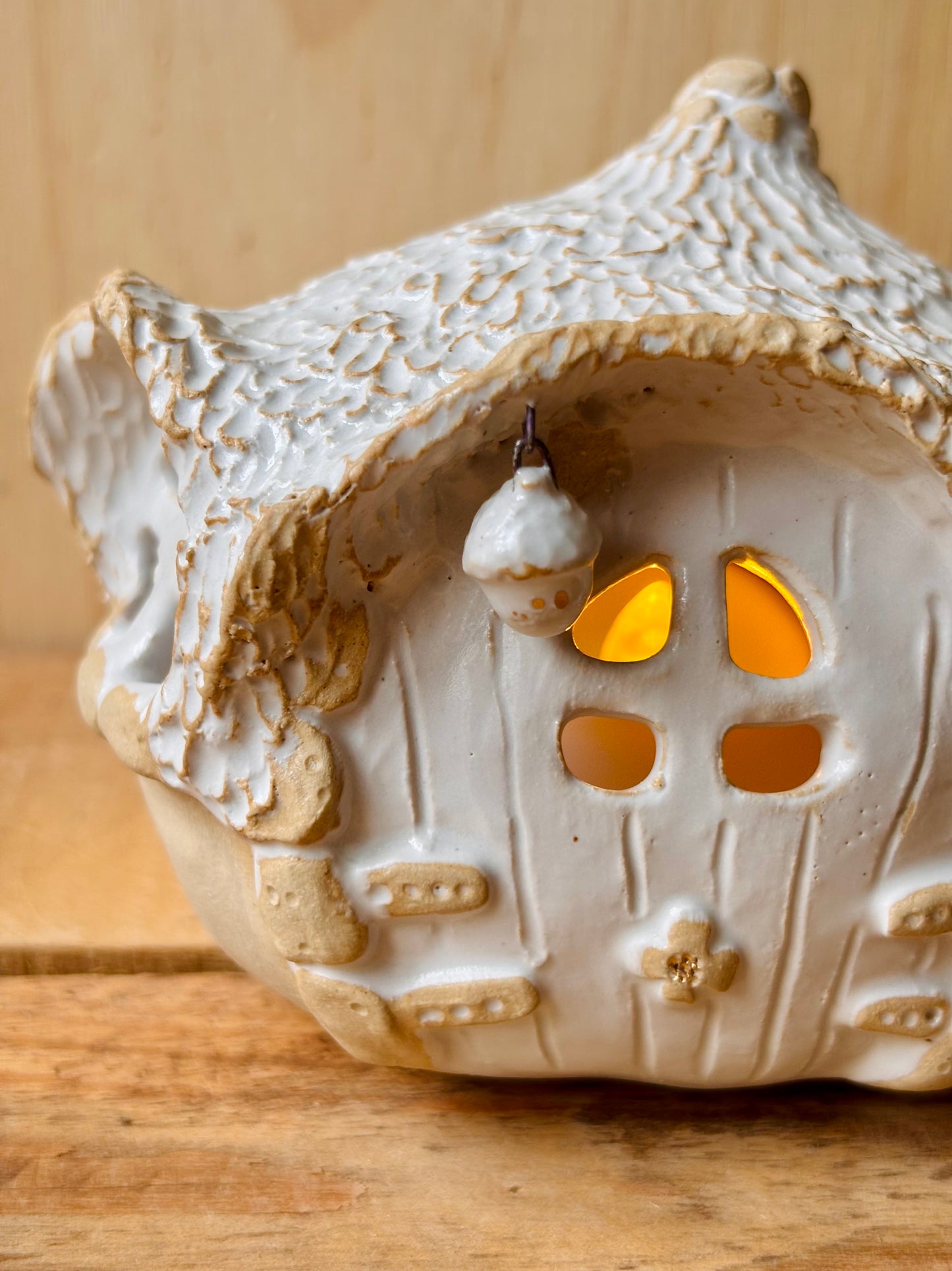 Maison Hobbit - photophore blanc et or 26