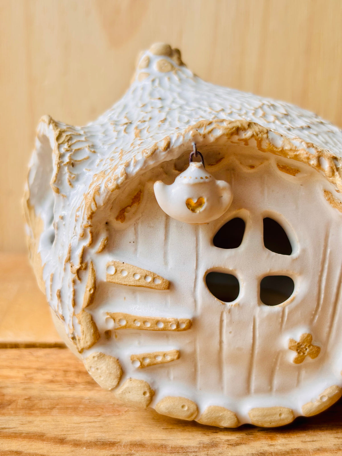 Maison Hobbit - photophore blanc et or 39