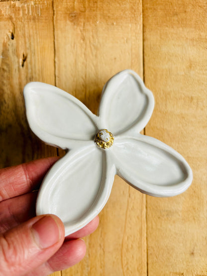 Petite fleur et coccinelle palette aquarelle blanche et or - 1
