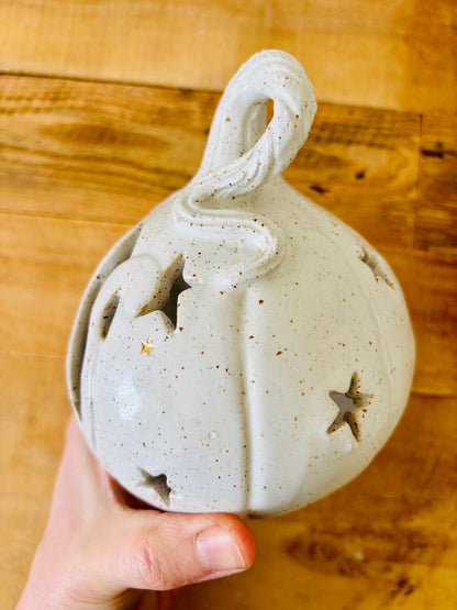 Grand Chat Citrouille - photophore blanc moucheté et or