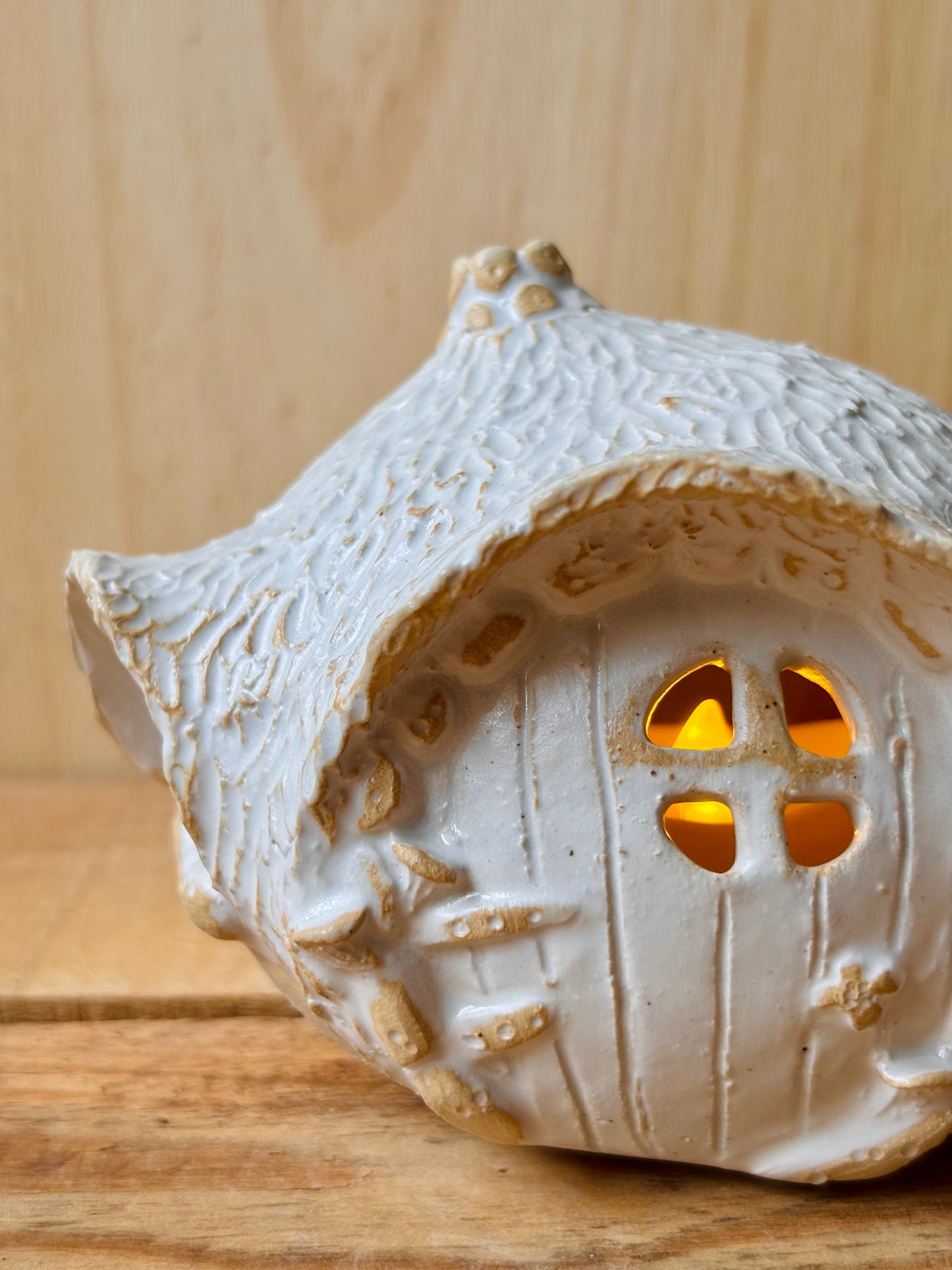 House 1 - white and gold tealight holder