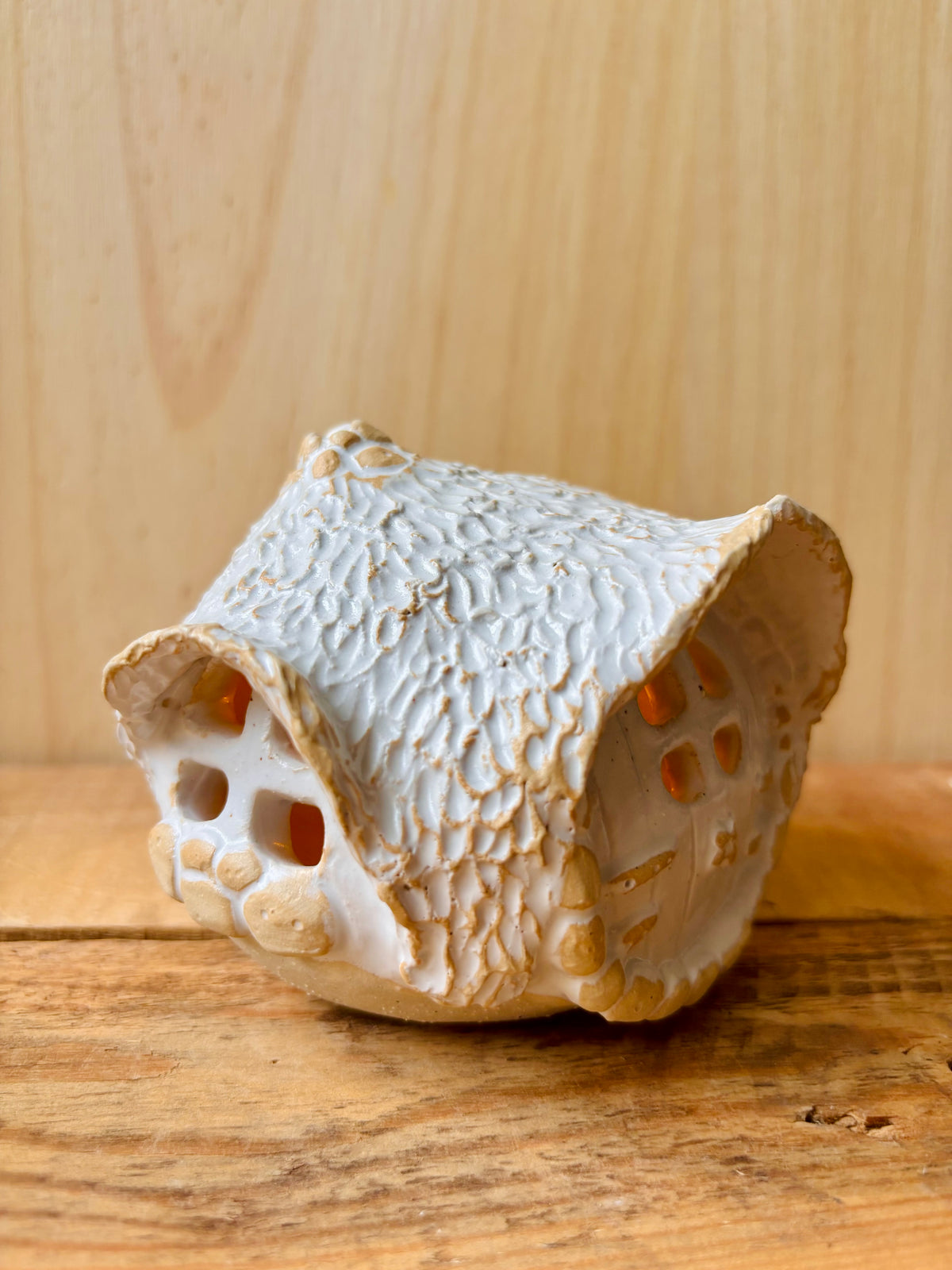 House 1 - white and gold tealight holder