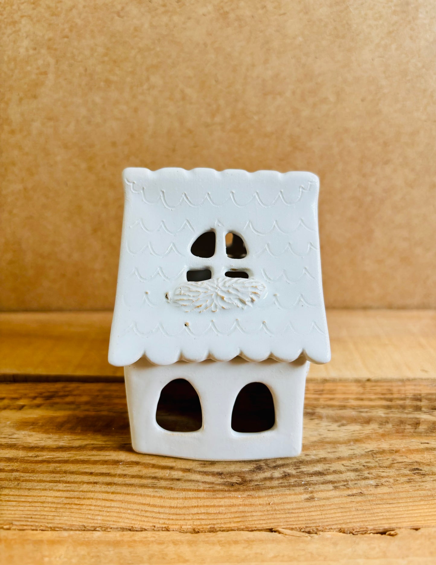 House 1 - white and gold tealight holder