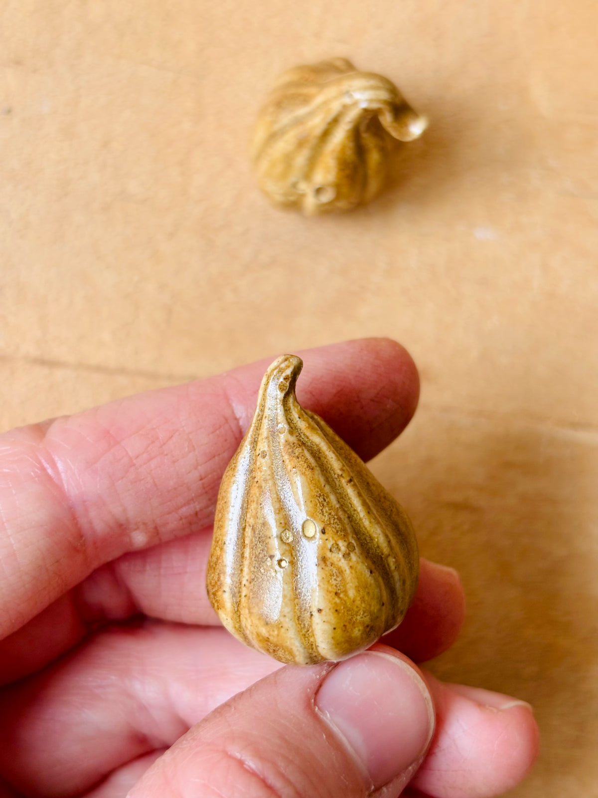 Citrouille miniature kaki pyrité et or - 2