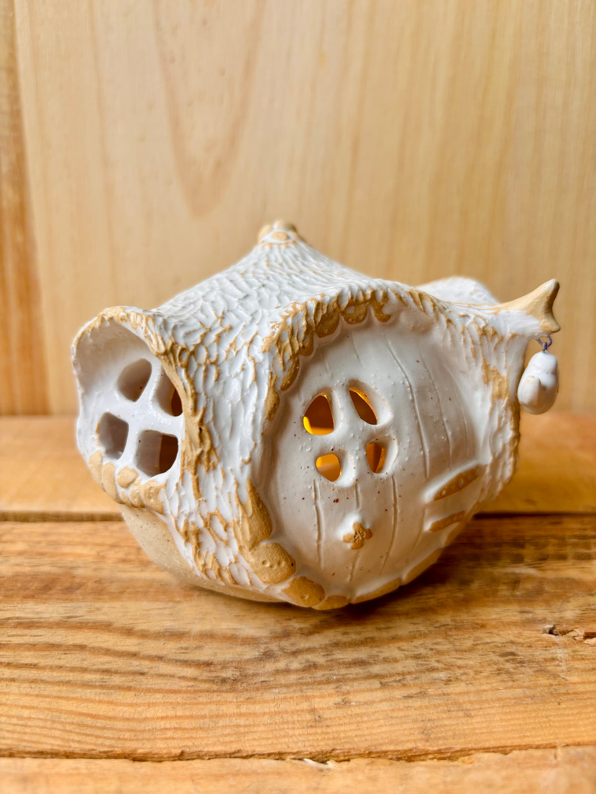 House 1 - white and gold tealight holder