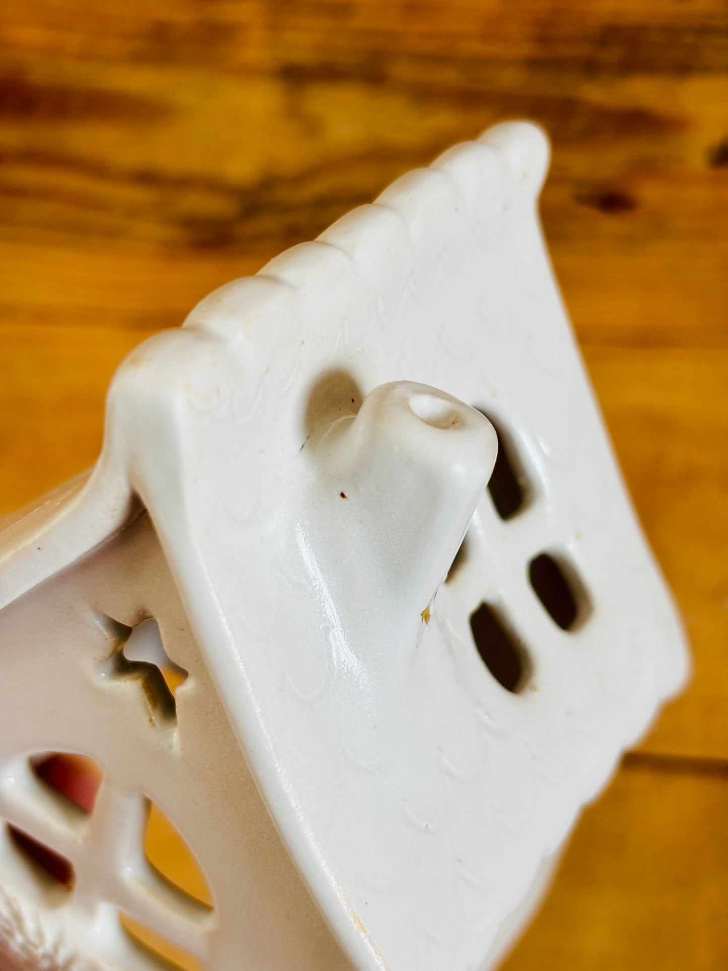 House 1 - white and gold tealight holder