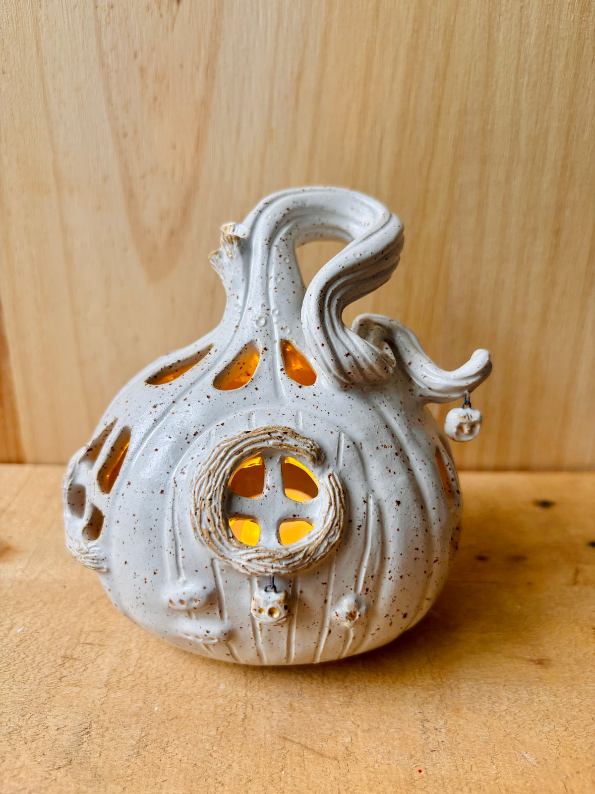 Maison citrouille - photophore blanc moucheté et or 7