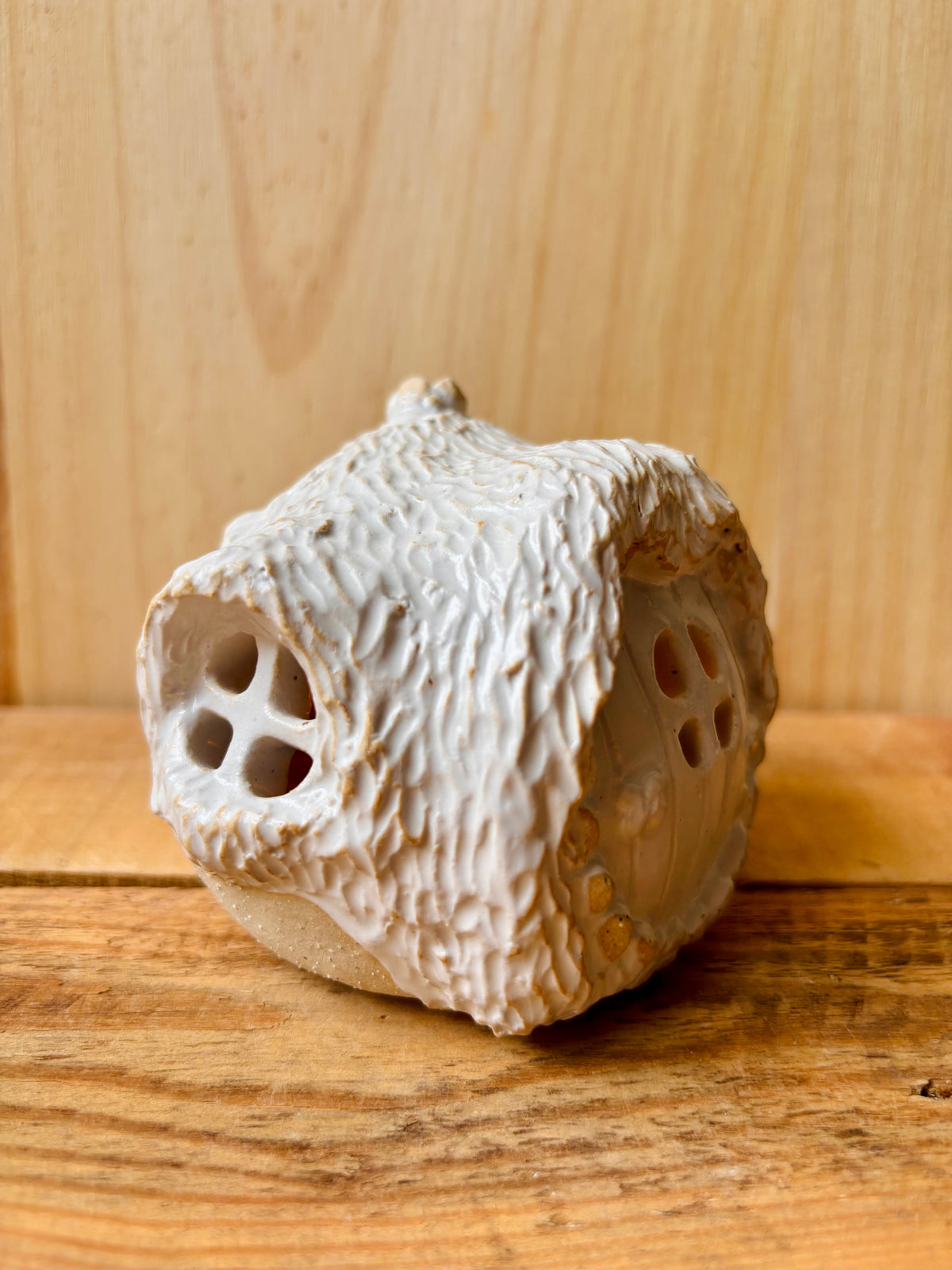 House 1 - white and gold tealight holder