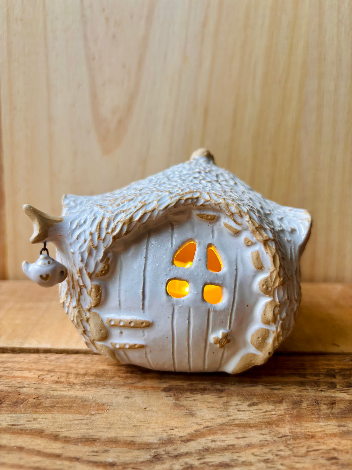 House 1 - white and gold tealight holder