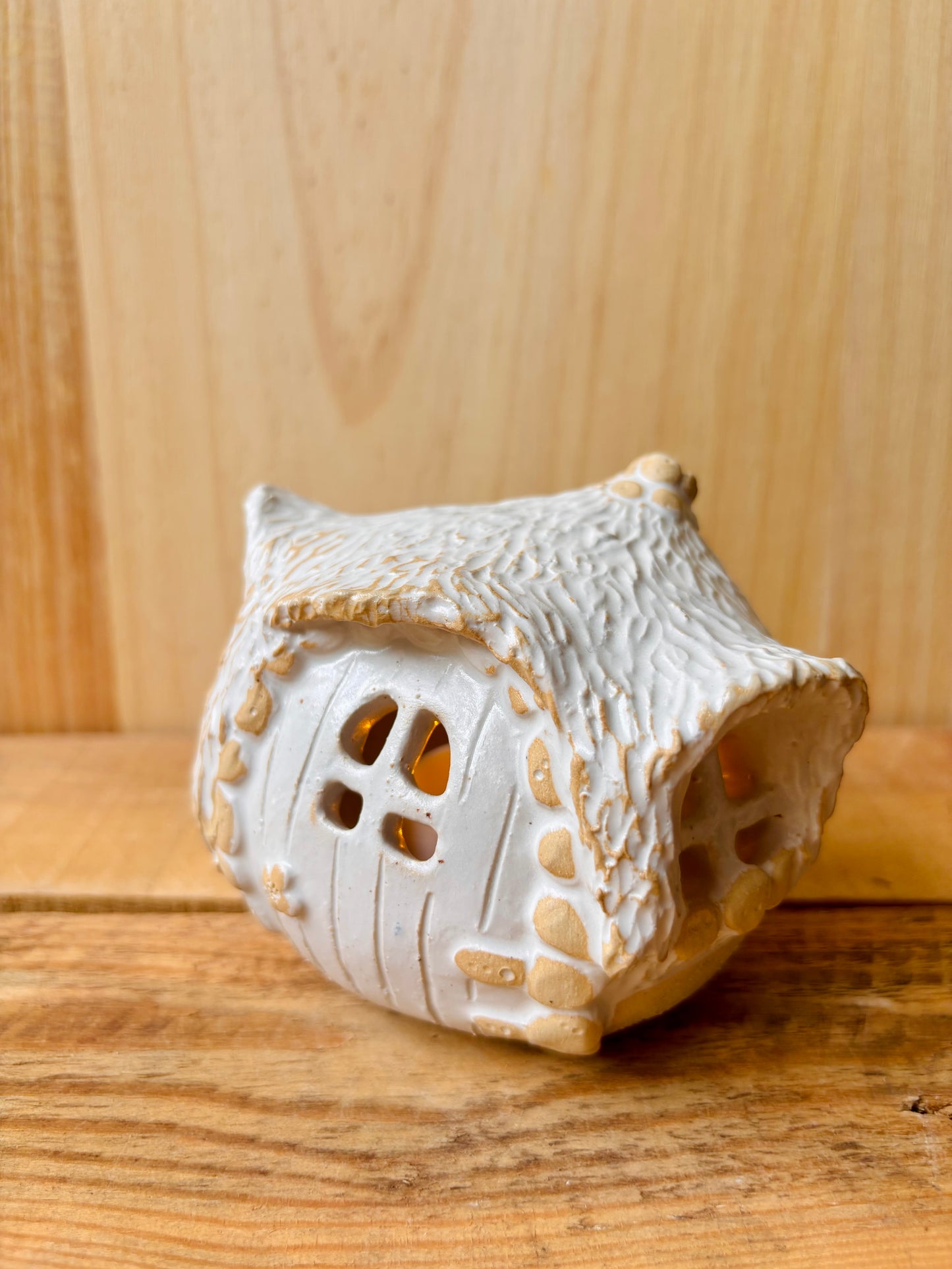 House 1 - white and gold tealight holder
