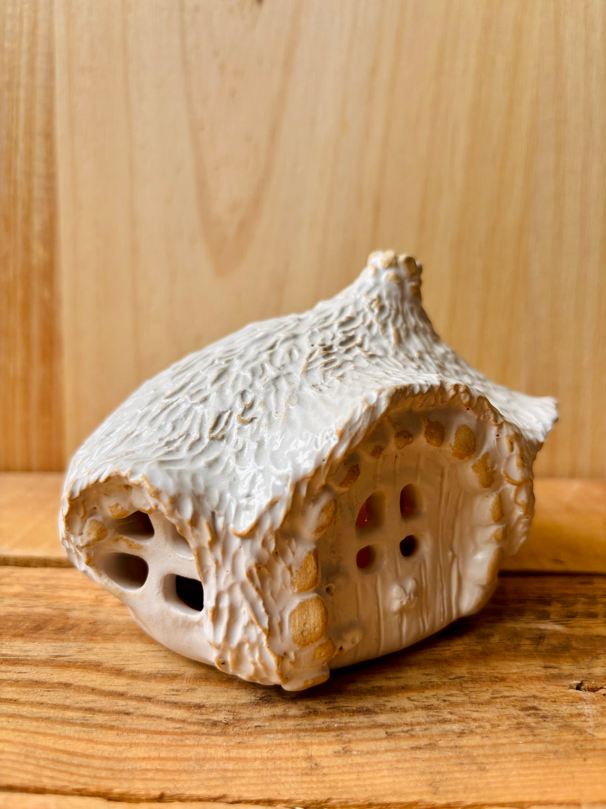 House 1 - white and gold tealight holder