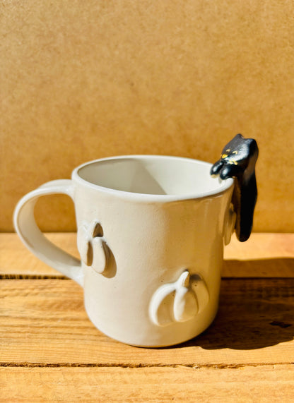 Mug with small white pumpkins