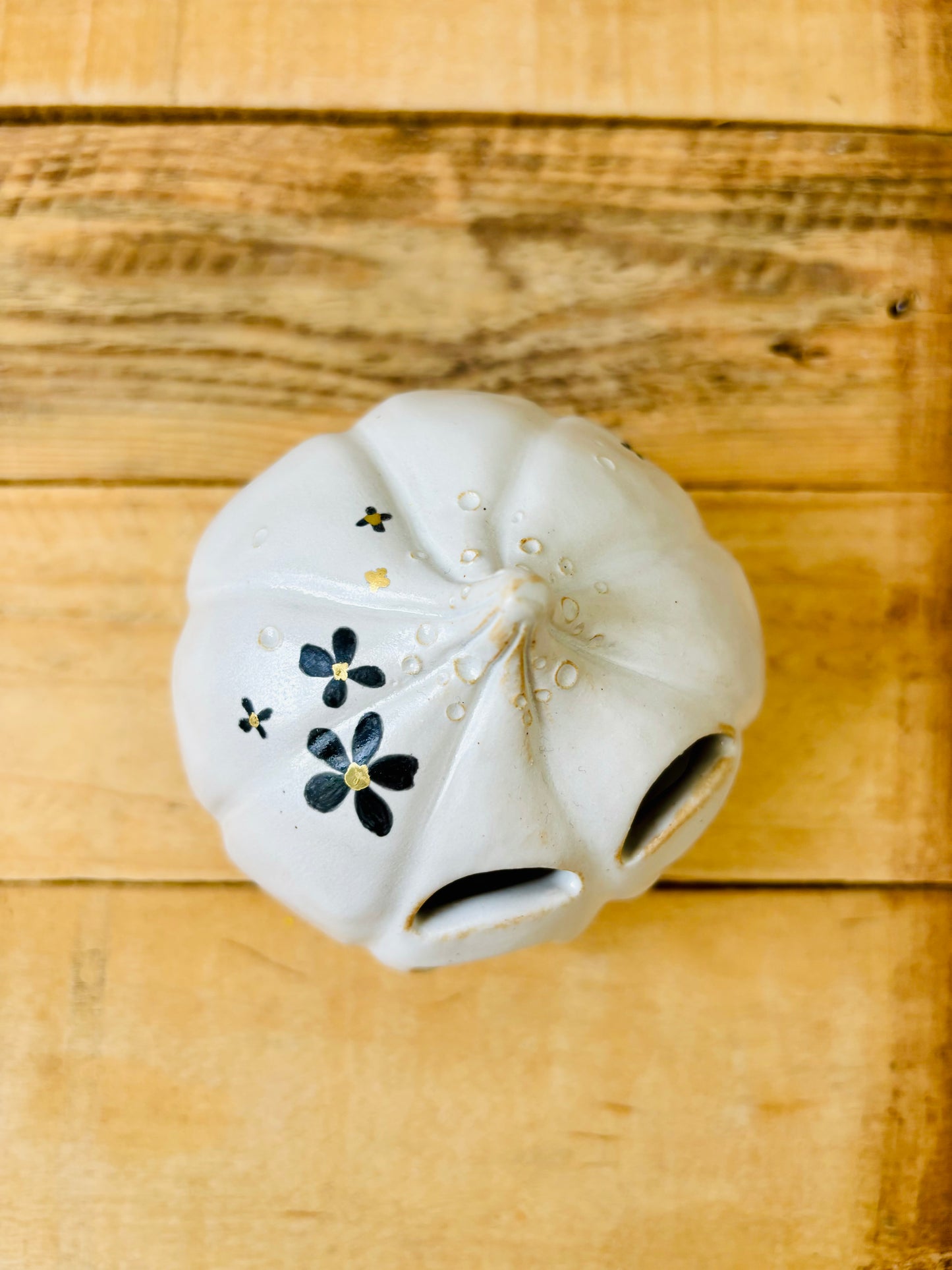 SUZIE & FLOWERS - white tealight holder