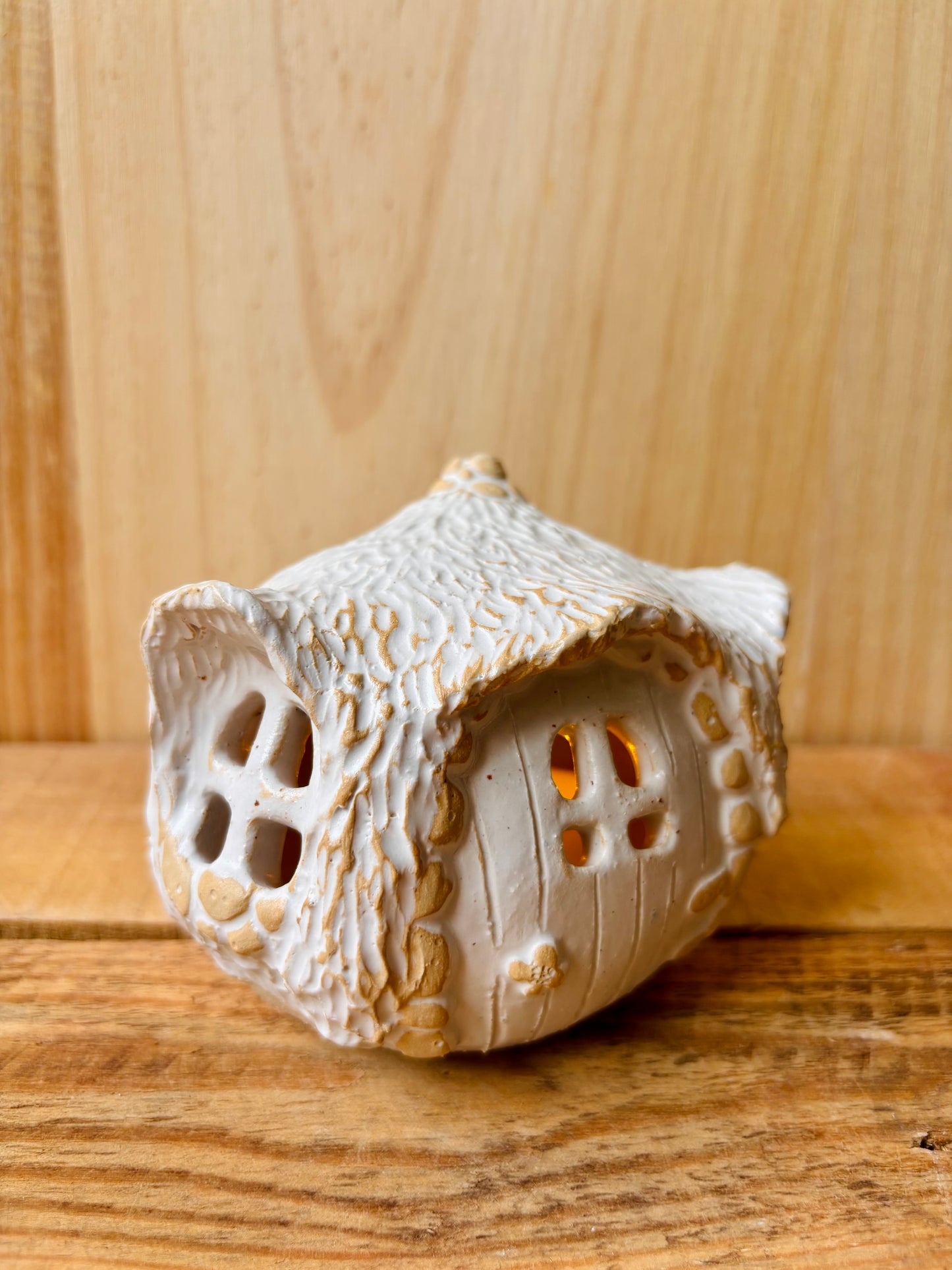 House 1 - white and gold tealight holder