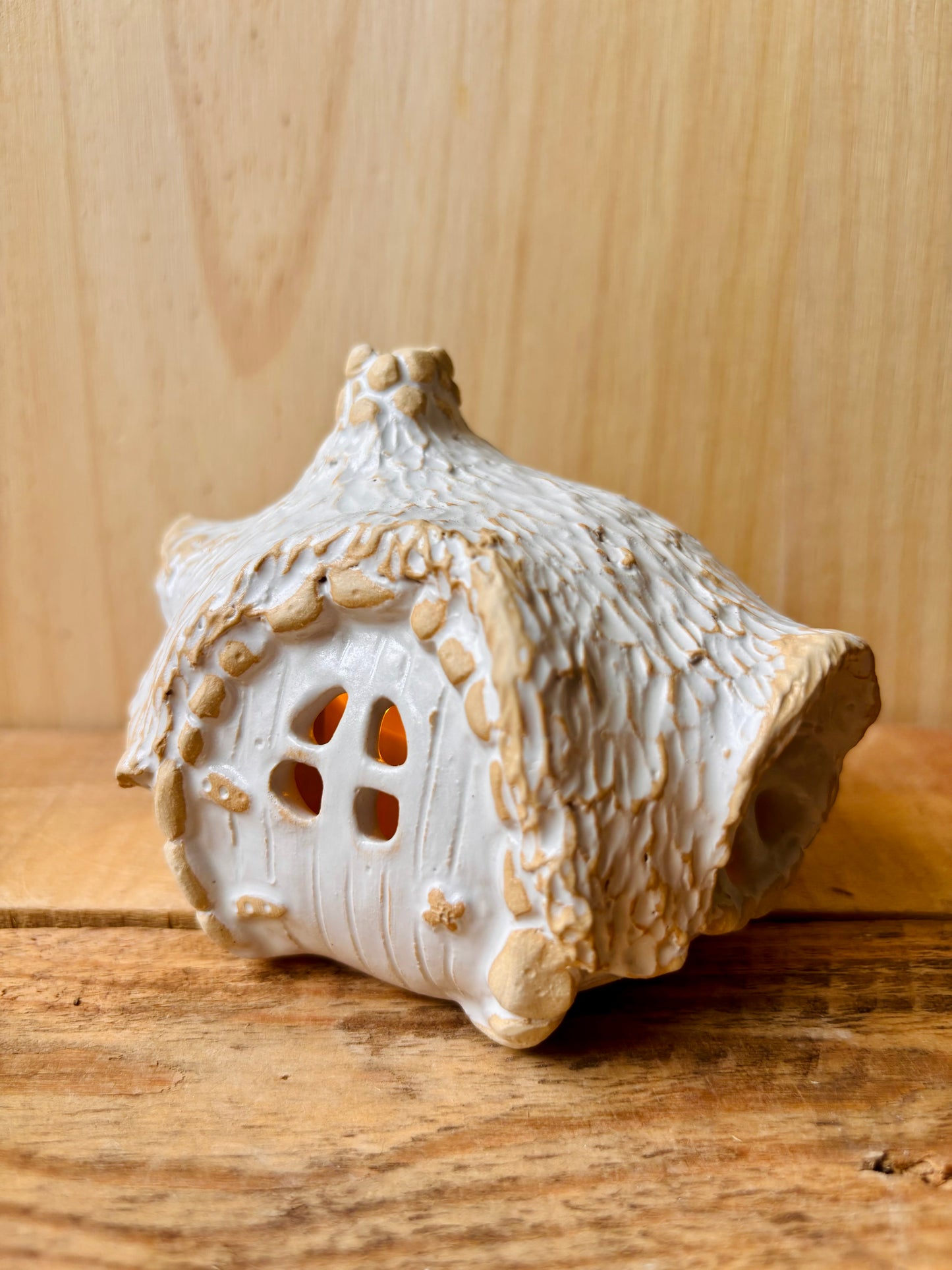 House 1 - white and gold tealight holder