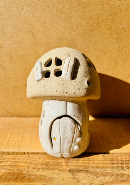 Maison champignon - photophore blanc moucheté et or 4