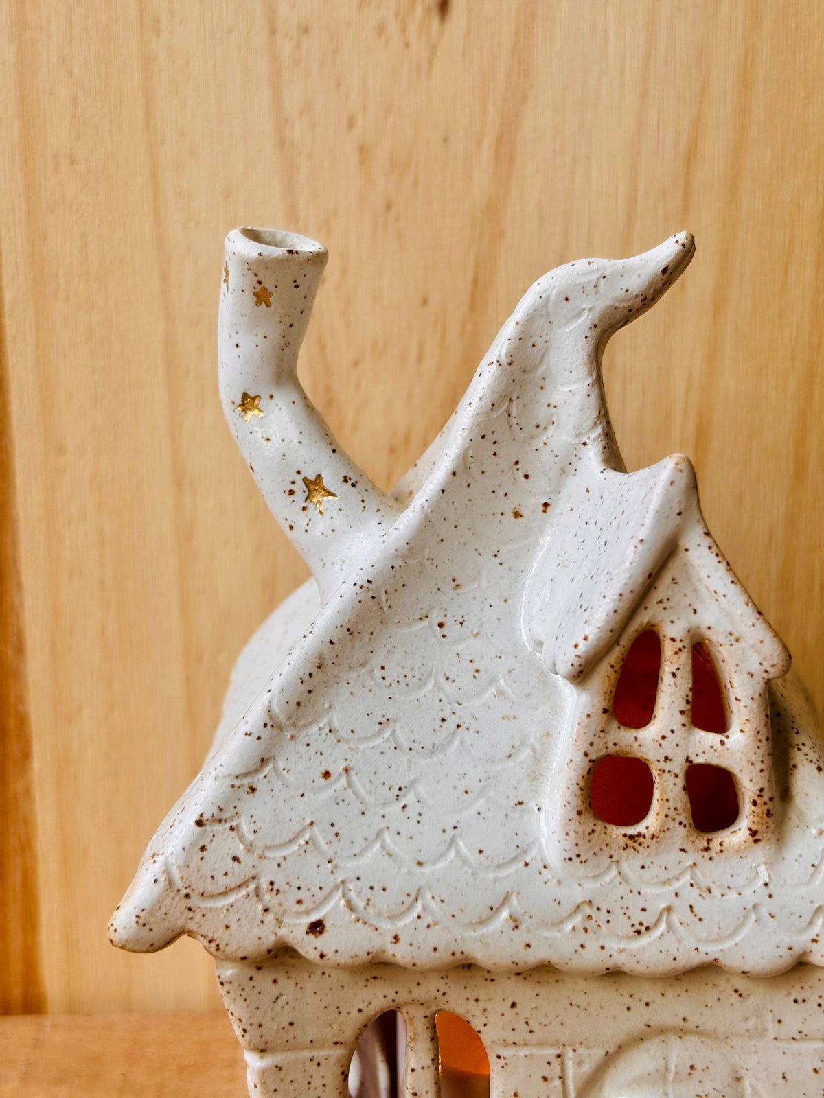 Grande maison cottage - photophore blanc moucheté et or