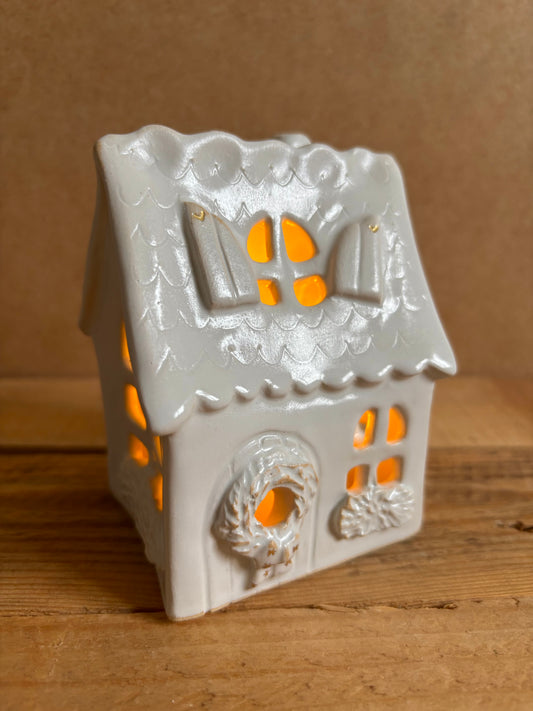 House 1 - white and gold tealight holder