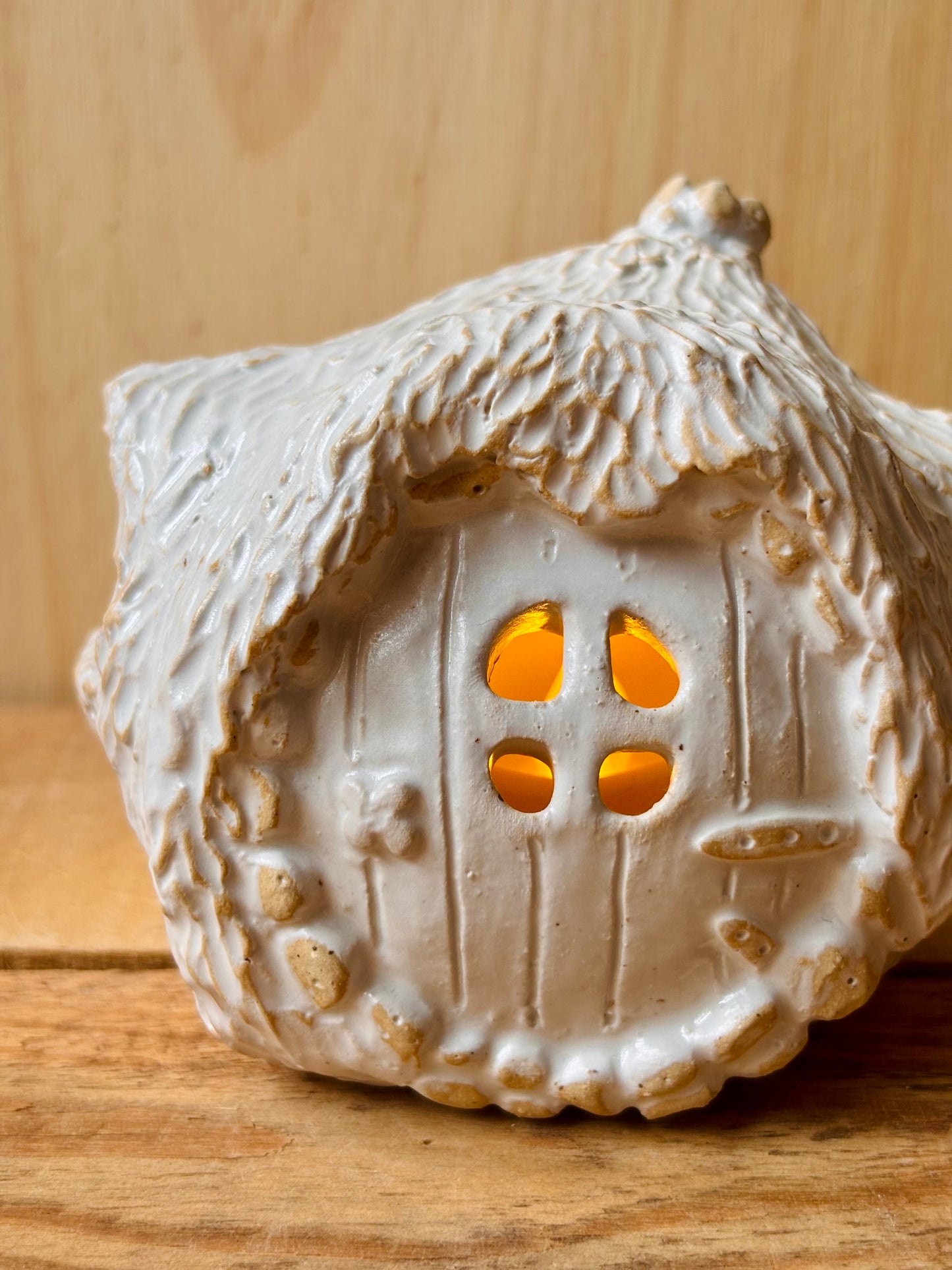 House 1 - white and gold tealight holder