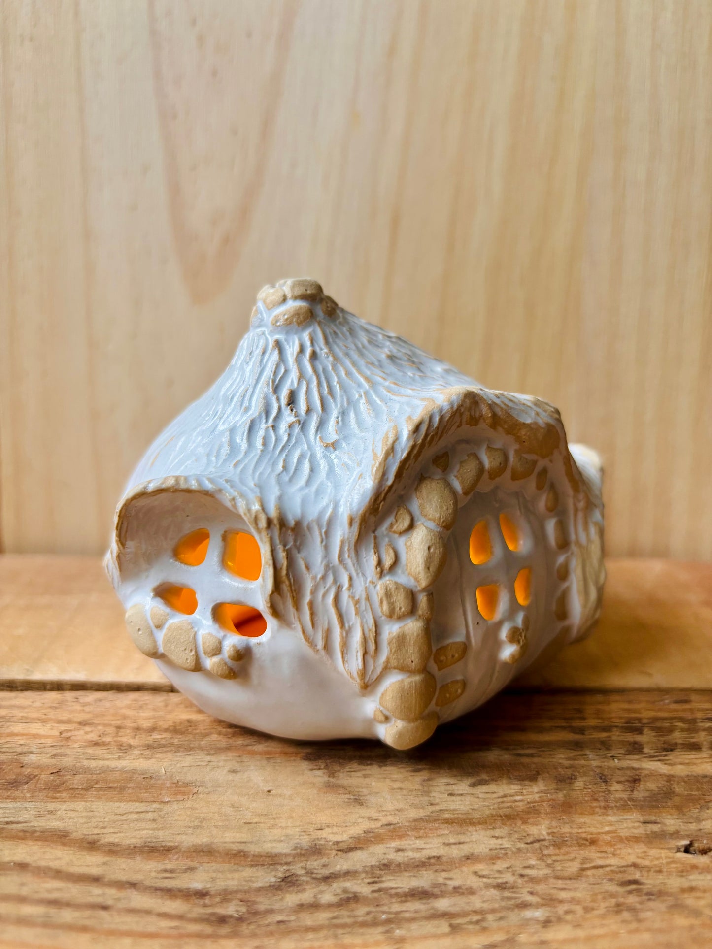 House 1 - white and gold tealight holder