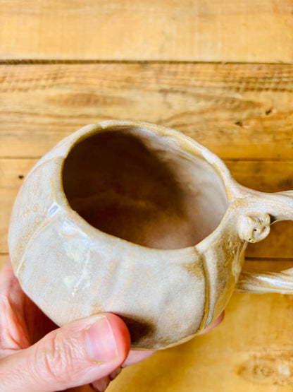 Tasse citrouille beige et or - 2