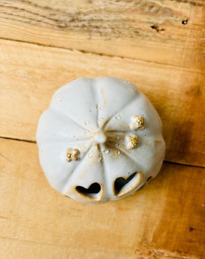 GRU & FLOWERS - white and gold tealight holder