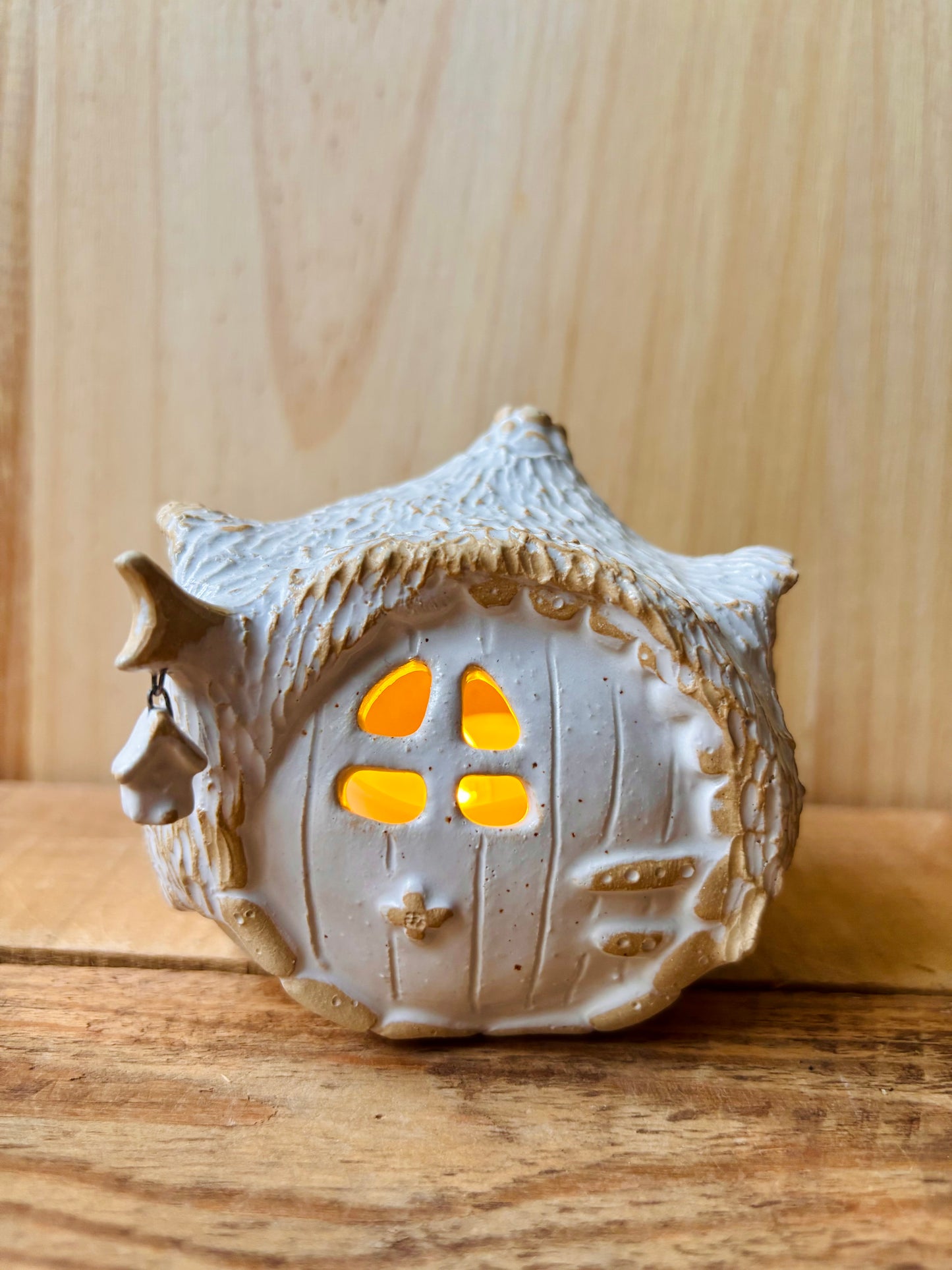 House 1 - white and gold tealight holder