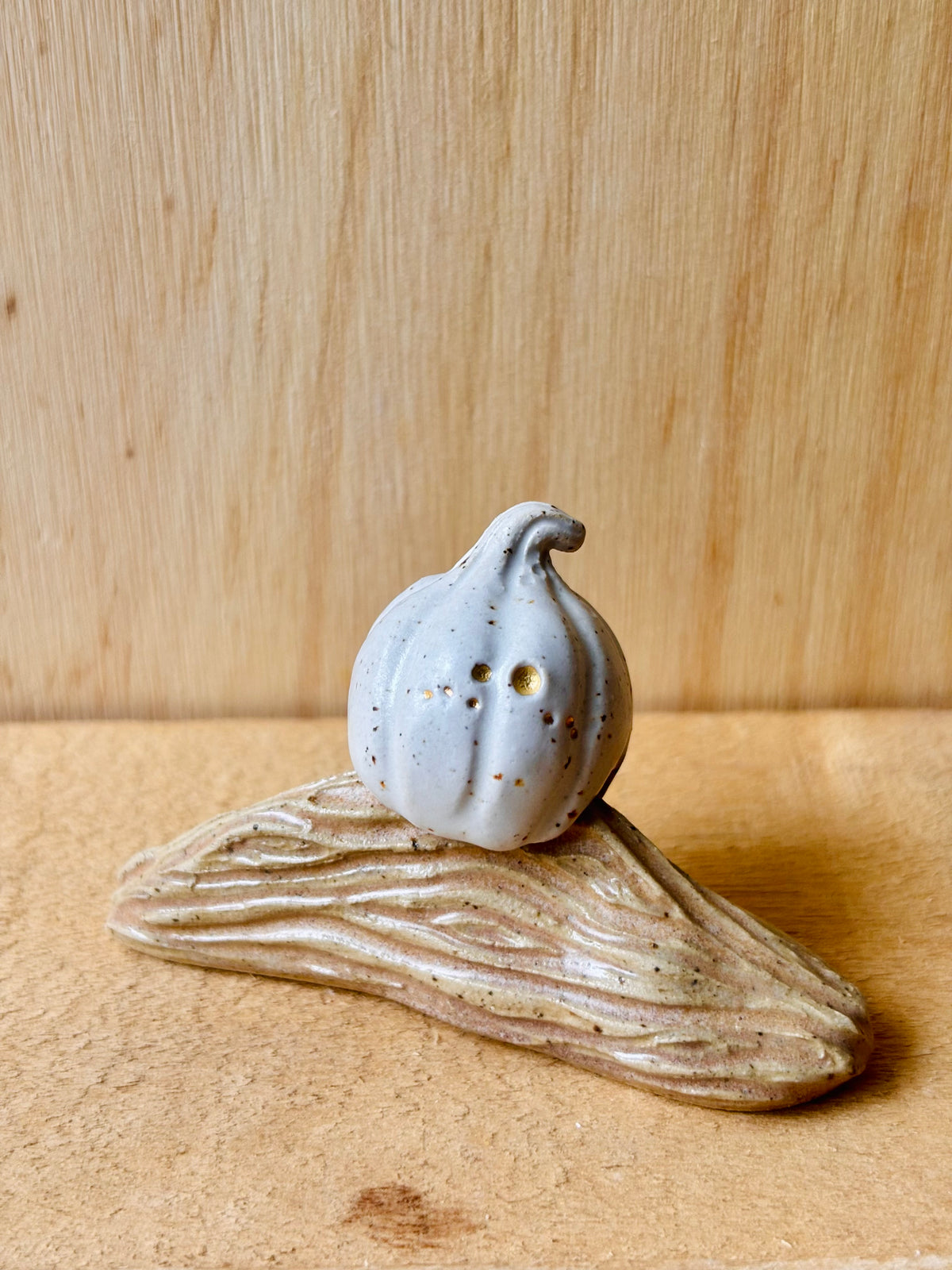 Citrouille miniature blanc pyrité et or