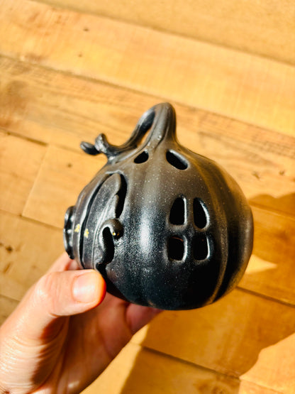 Maison citrouille - photophore noir et doré 1
