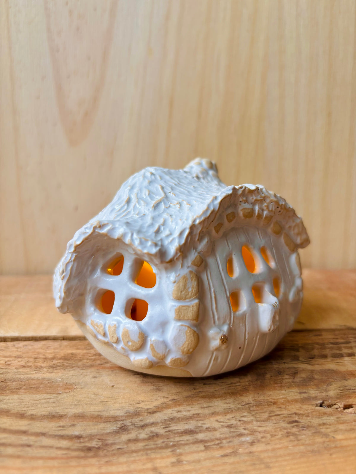 House 1 - white and gold tealight holder
