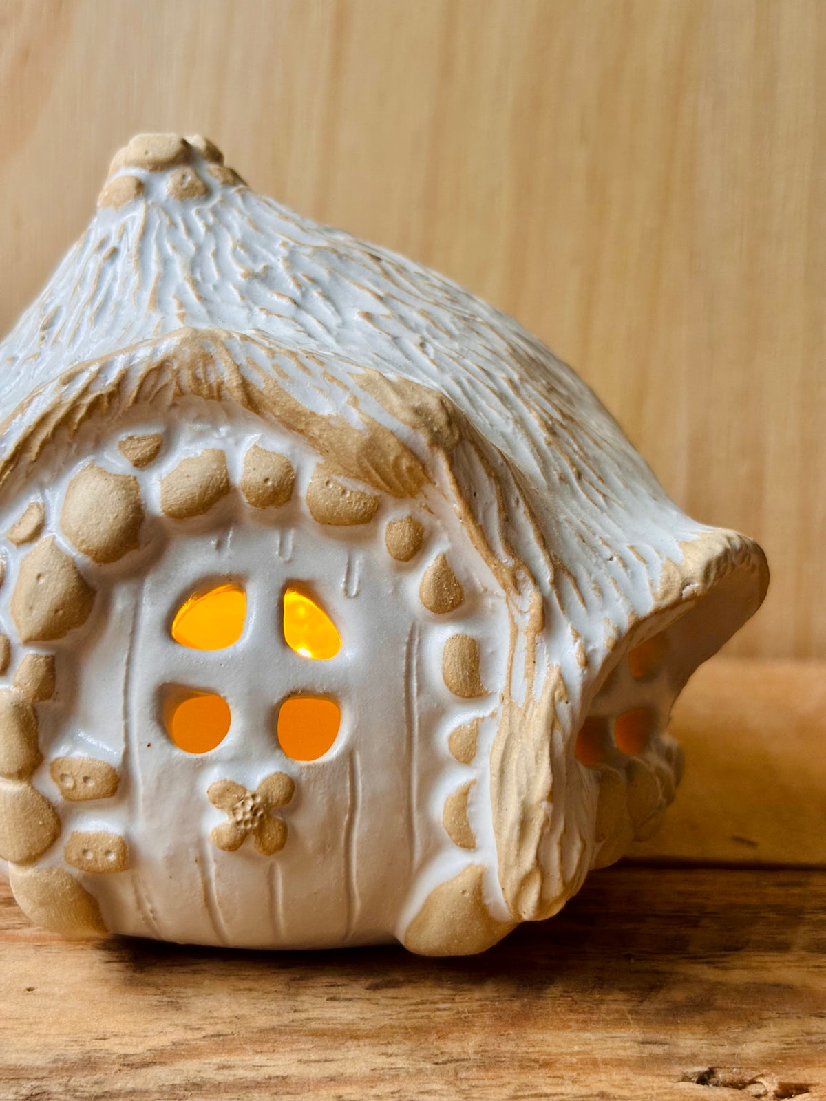 House 1 - white and gold tealight holder
