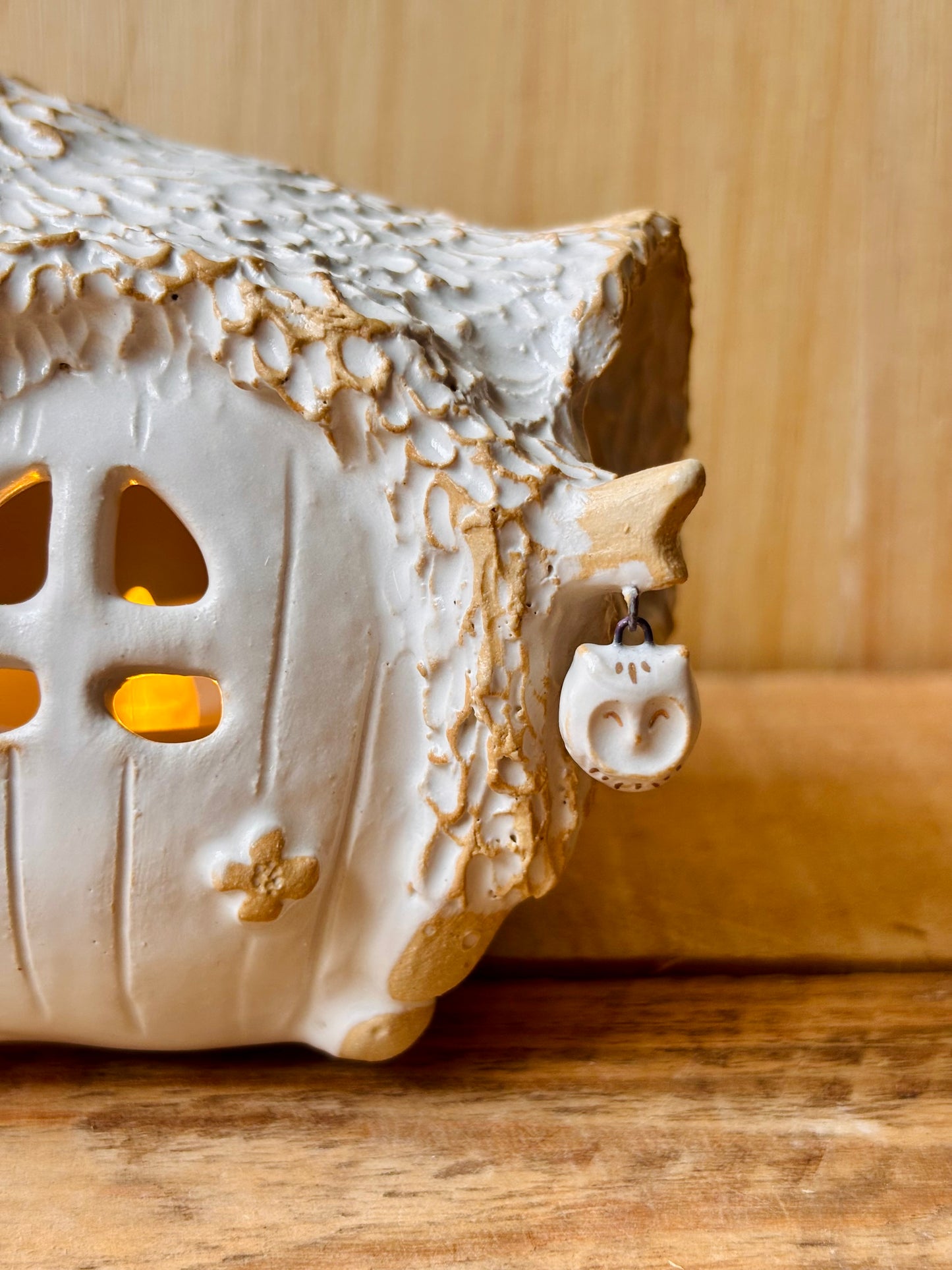 House 1 - white and gold tealight holder