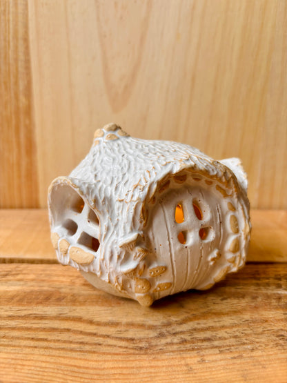 House 1 - white and gold tealight holder