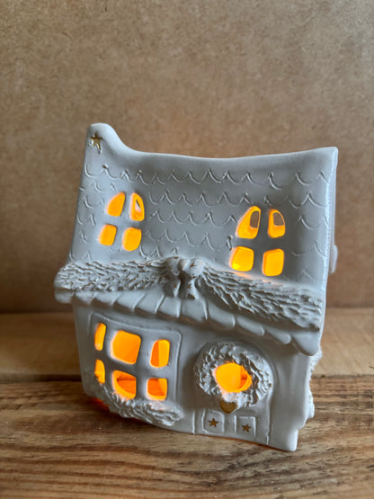 House 1 - white and gold tealight holder