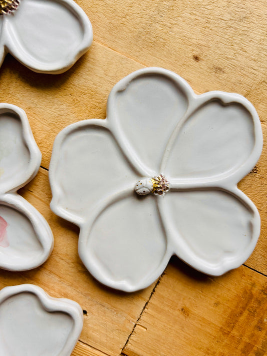Petite fleur et coccinelle palette aquarelle blanche et or - 4