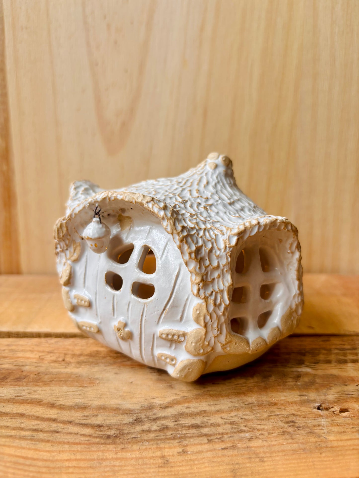 Maison Hobbit - photophore blanc et or 26